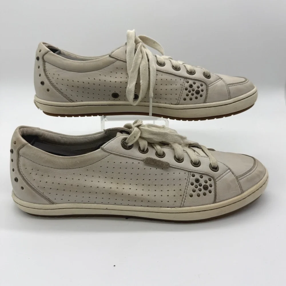 Taos Freedom Sneakers Womens Size 8.5 Off White Studded Leather Casual Walking